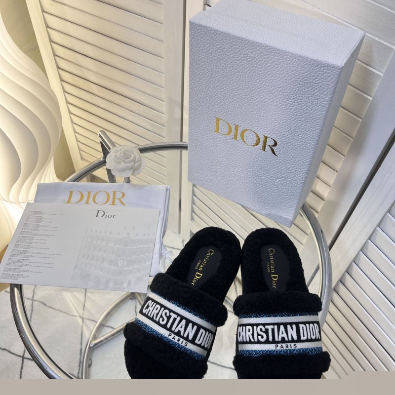 ch**an D*or slippers